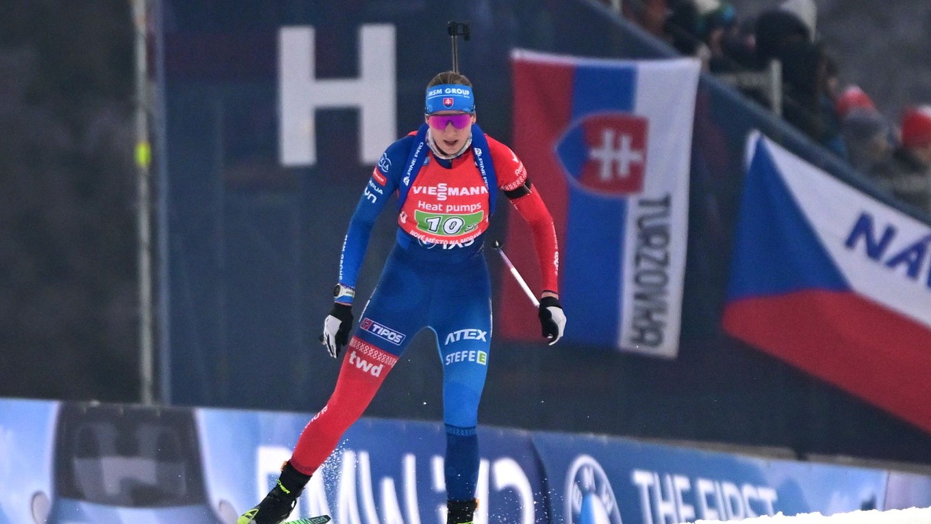 Slovenská biatlonistka Anastasia Kuzminová počas miešanej štafety na 4x6 km.