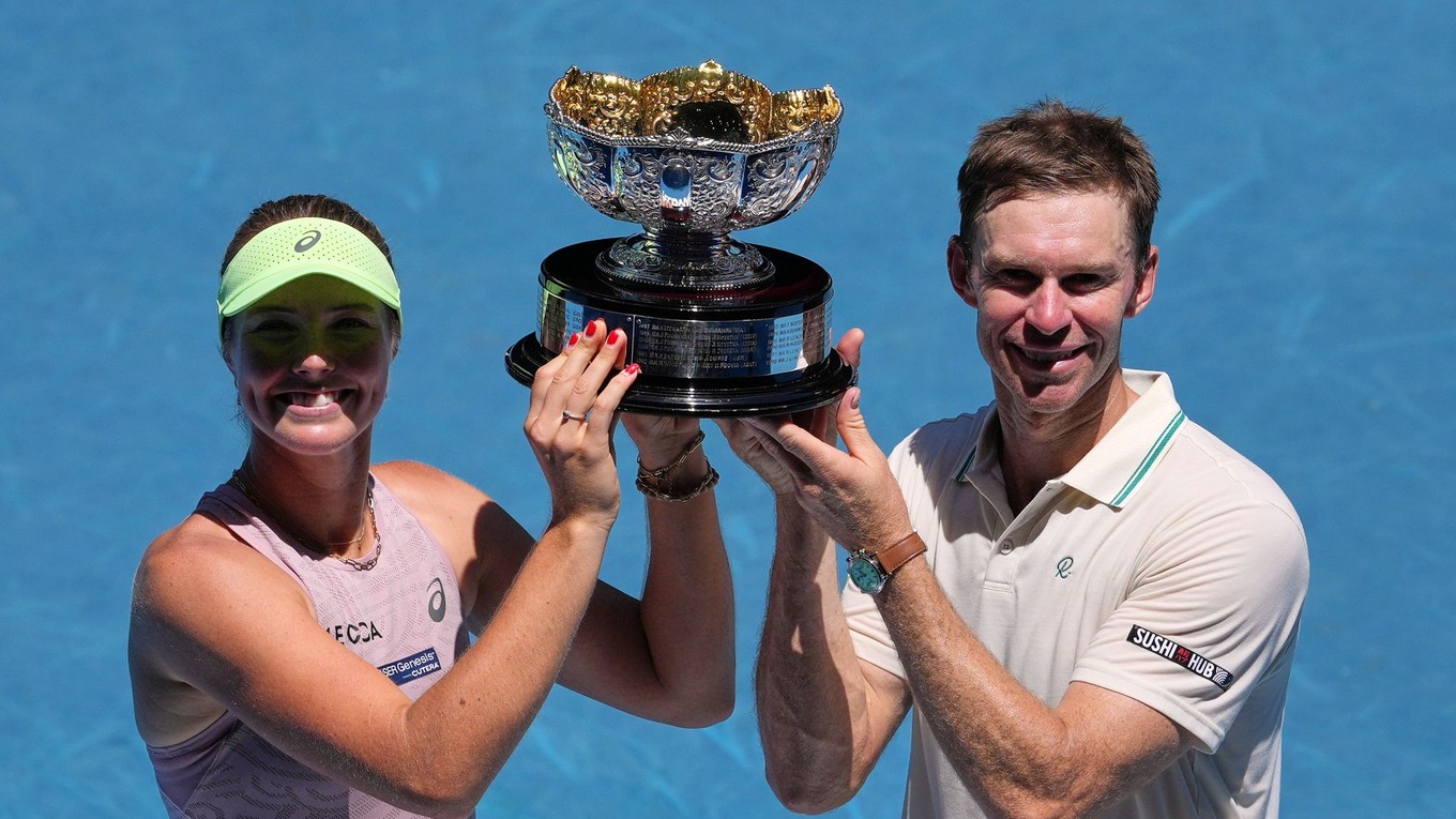 Olivia Gadecká, John Peers oslavujú titul.