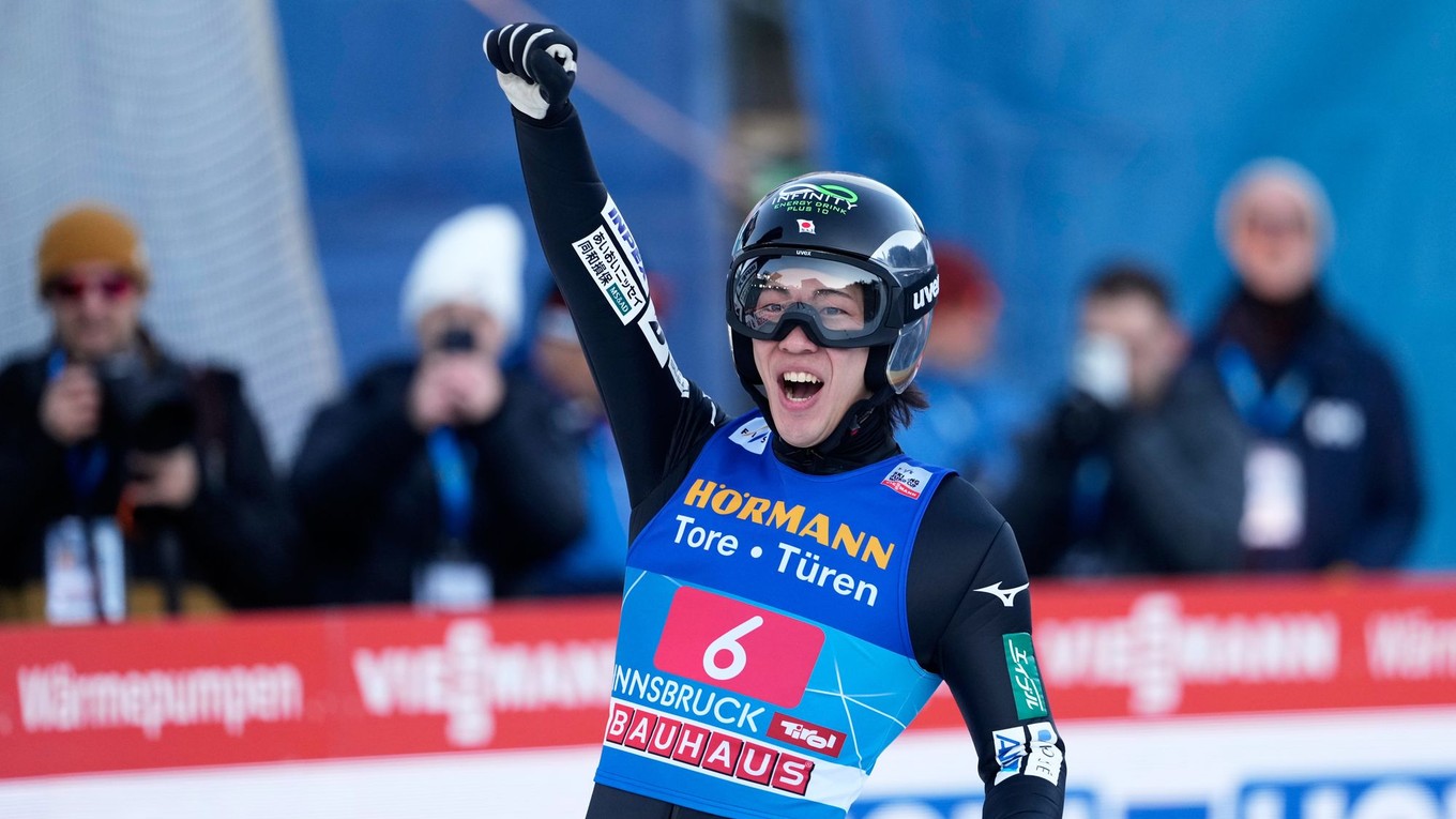 Ren Nikaido sa teší z víťazstva v Innsbrucku.