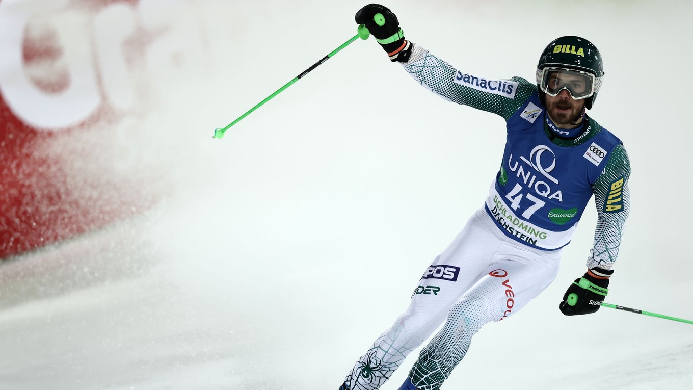 Slovák Andreas Žampa sa teší v cieli 2. kola nočného obrovského slalomu Svetového pohára alpských lyžiarov v rakúskom Schladmingu