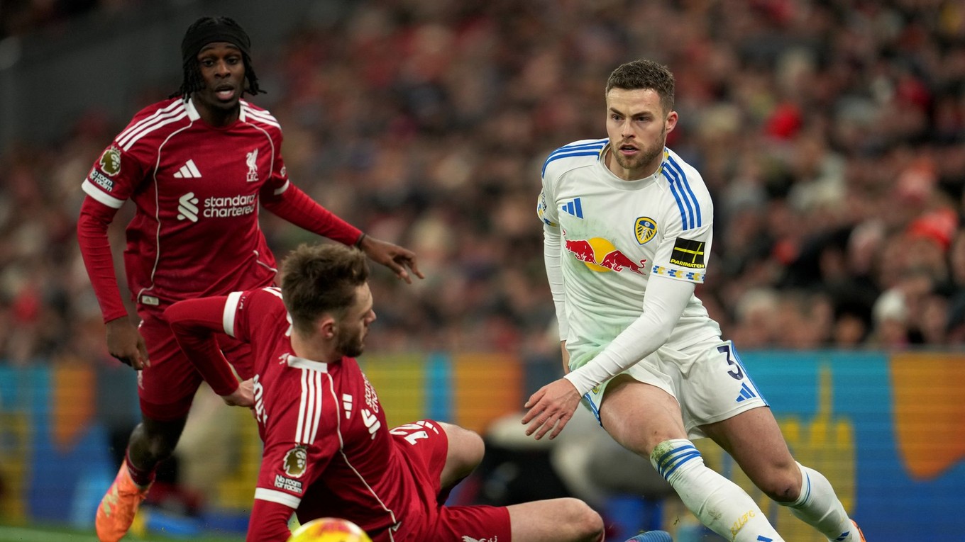 Momentka zo zápasu Premier League medzi Liverpoolom a Leedsom.
