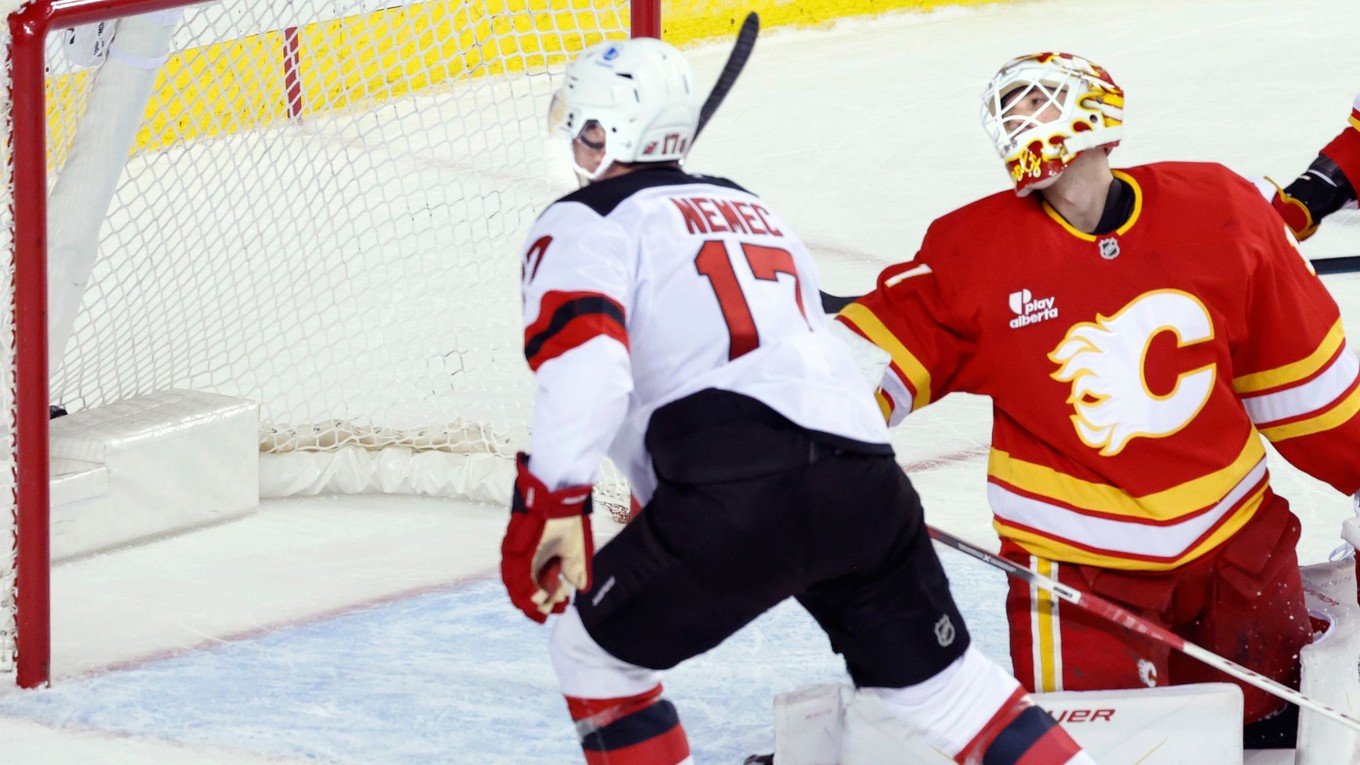 Slovenský obranca Šimon Nemec strieľa víťazný gól.