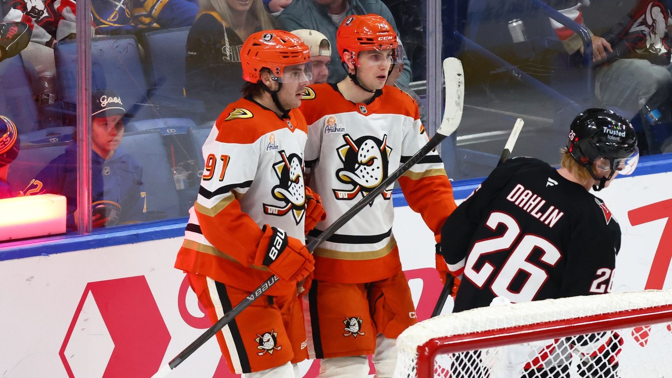 Leo Carlsson a Ian Moore.