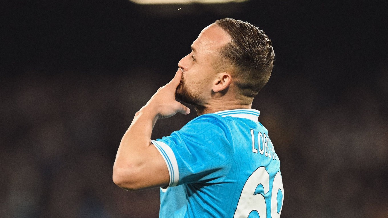 Stanislav Lobotka oslavuje gól.