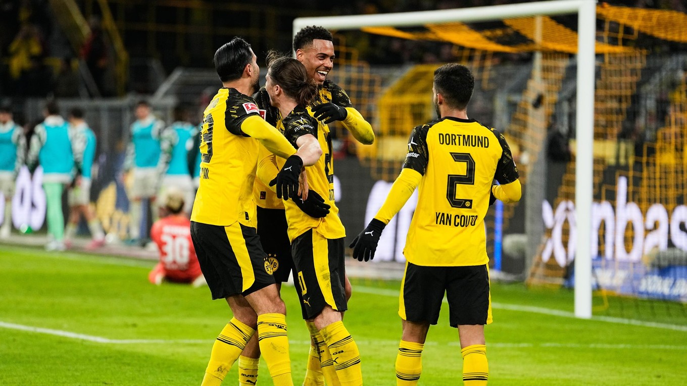 Dortmund oslavuje gól. 