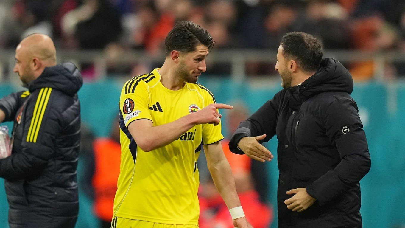 Ismail Yuksek (vľavo) a tréner Domenico Tedesco.