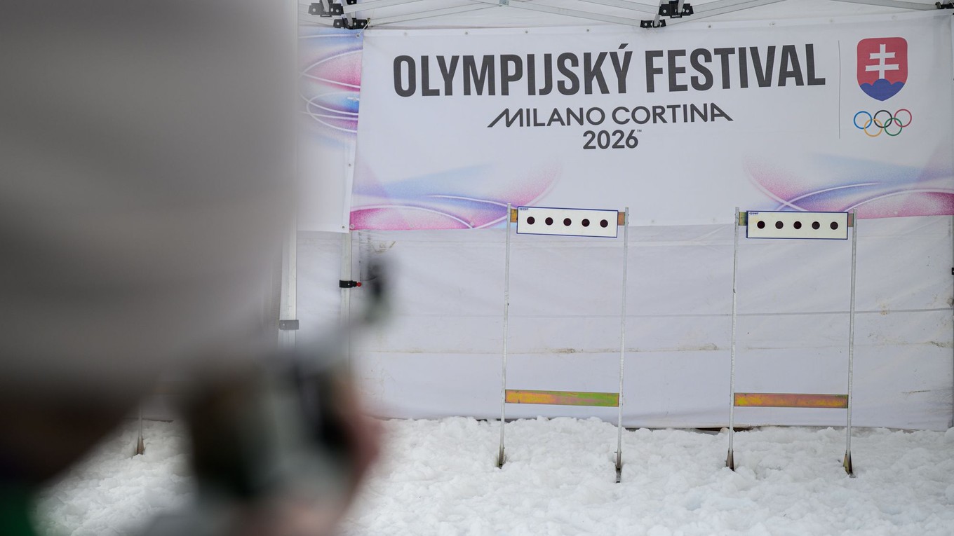 Na snímke chlapec strieľa na terče počas Olympijského festivalu v lyžiarskom stredisku Jasná v Demänovskej Doline.