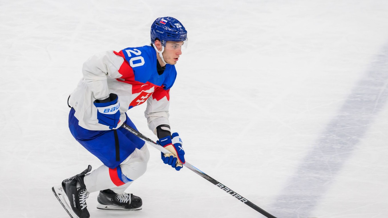 Juraj Slafkovský (Slovensko) v zápase základnej B-skupiny Švédsko - Slovensko.