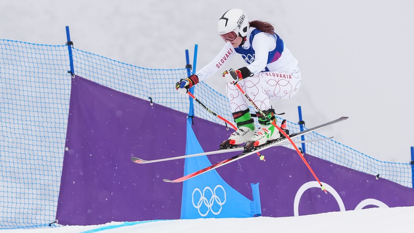 Na snímke slovenská akrobatická lyžiarka Nikola Fričová.