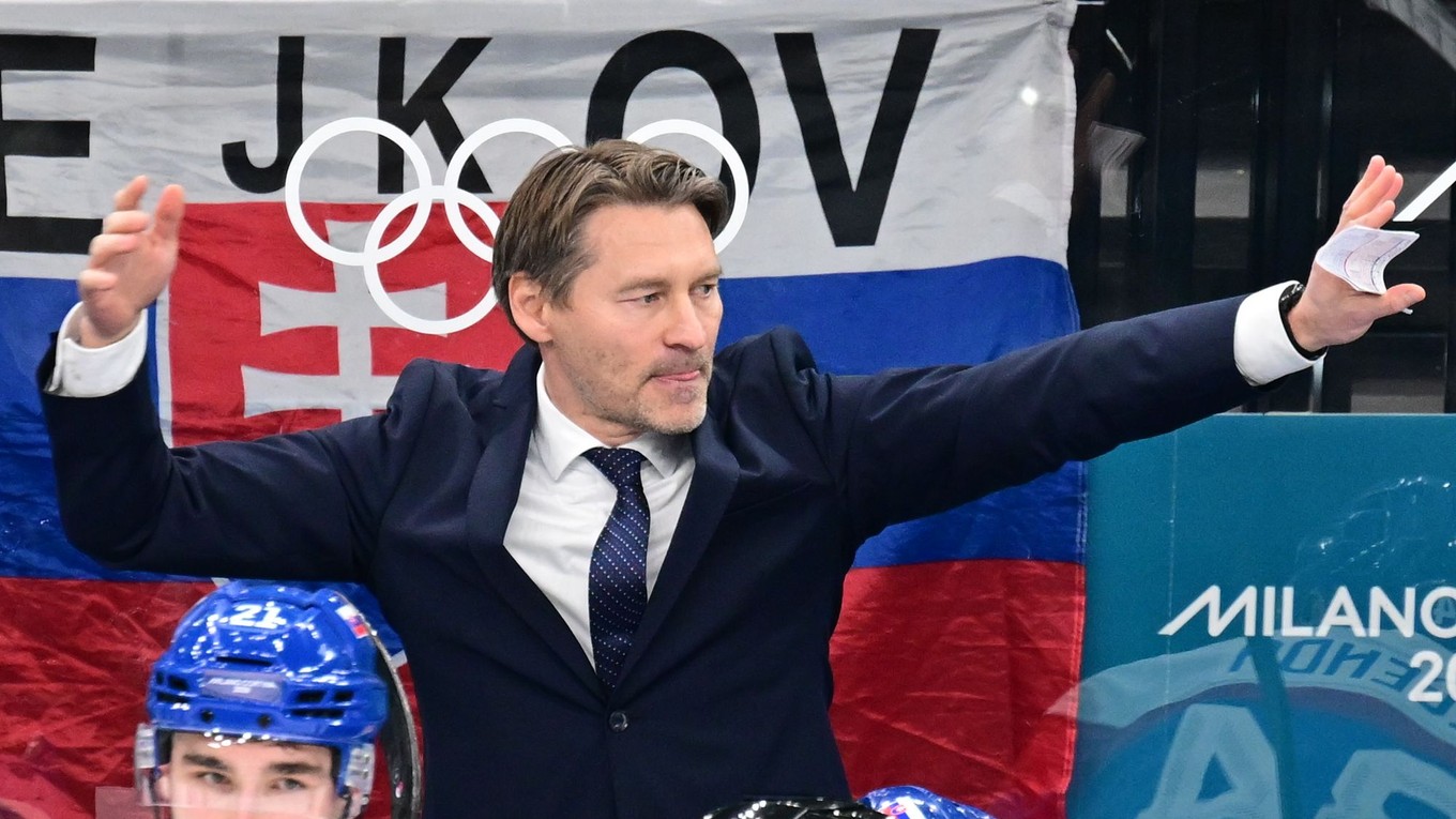 Tréner Vladimír Országh na lavičke Slovenska počas ZOH 2026.