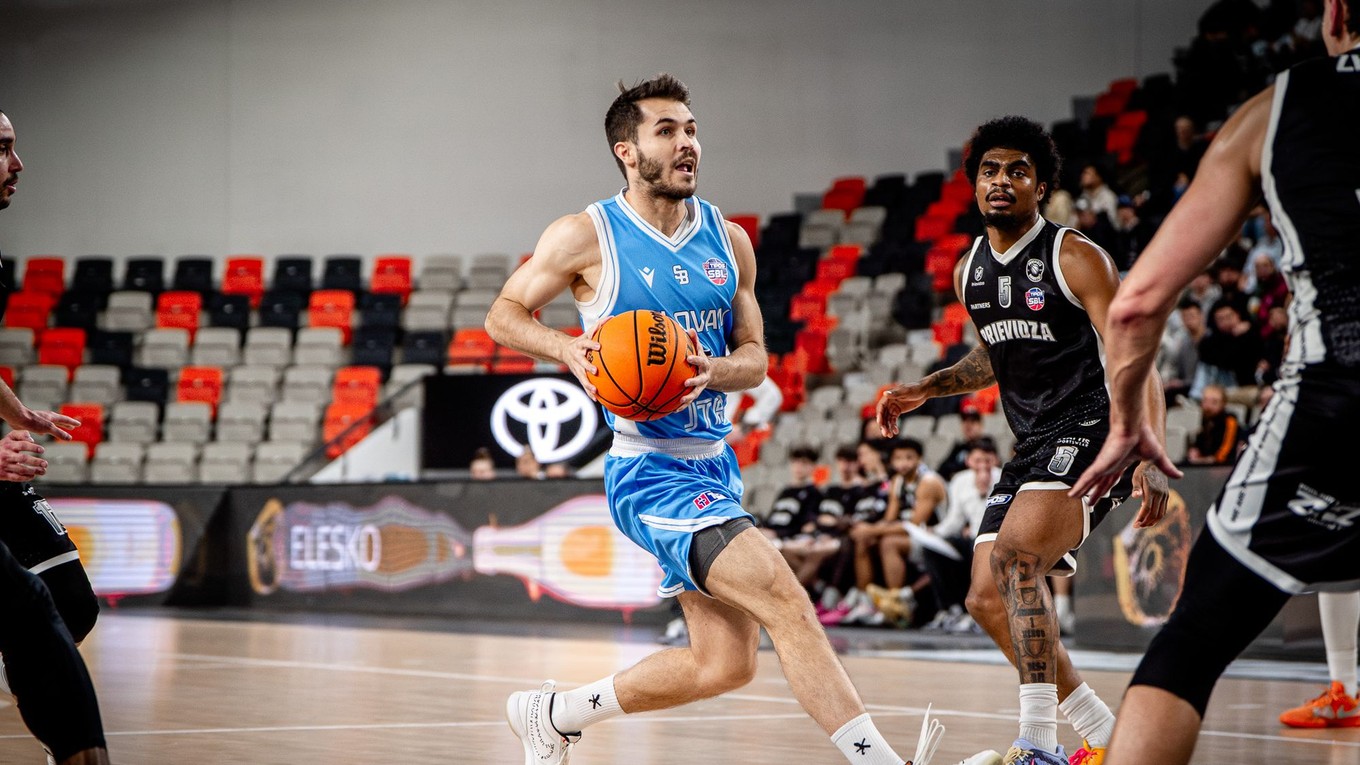 Momentka zo zápasu Slovan Bratislava - Prievidza