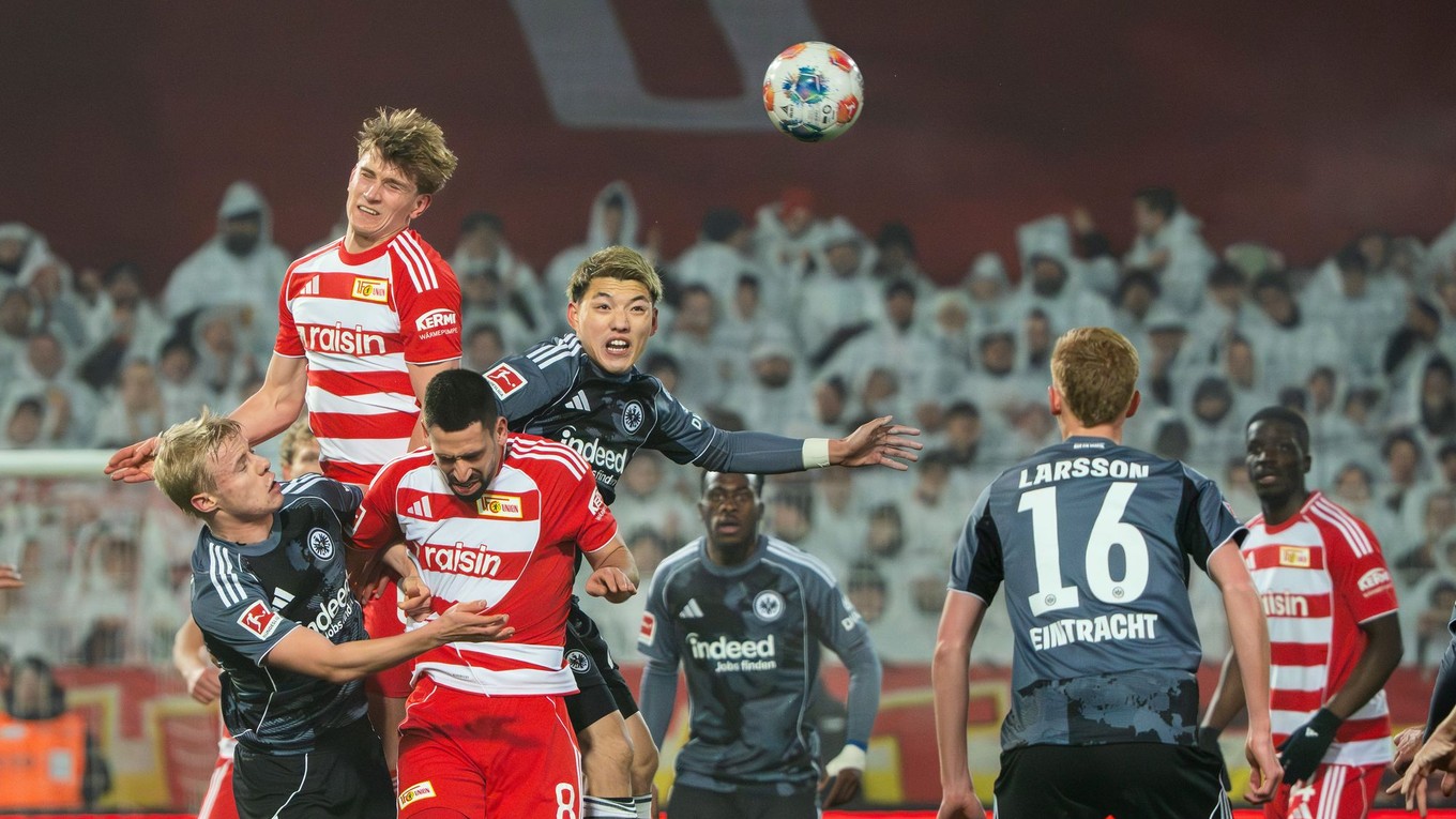 Momentka zo zápasu Union Berlín - Frankfurt.