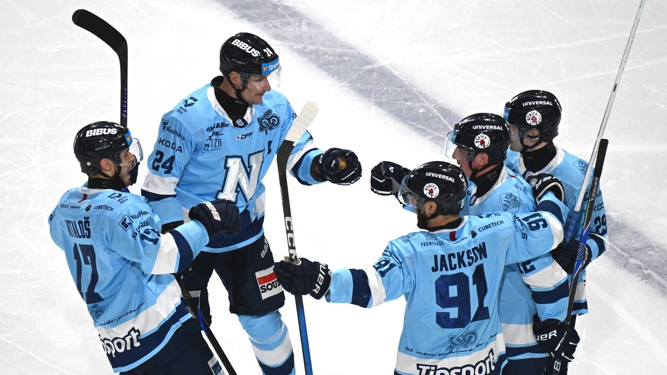 Na snímke gólová radosť hráčov Nitry.