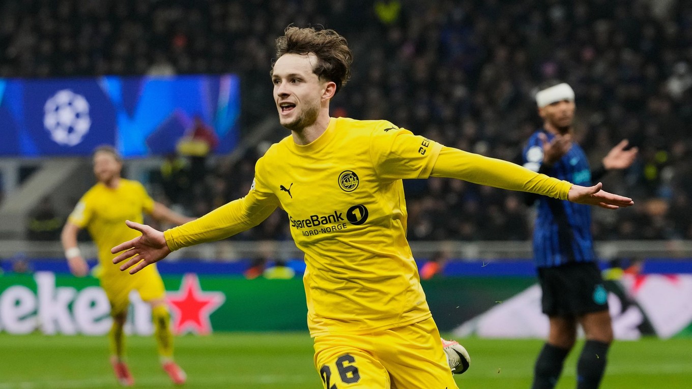 Hakon Evjen strieľa gól v zápase Ligy majstrov Inter Miláno - Bodö/Glimt. 
