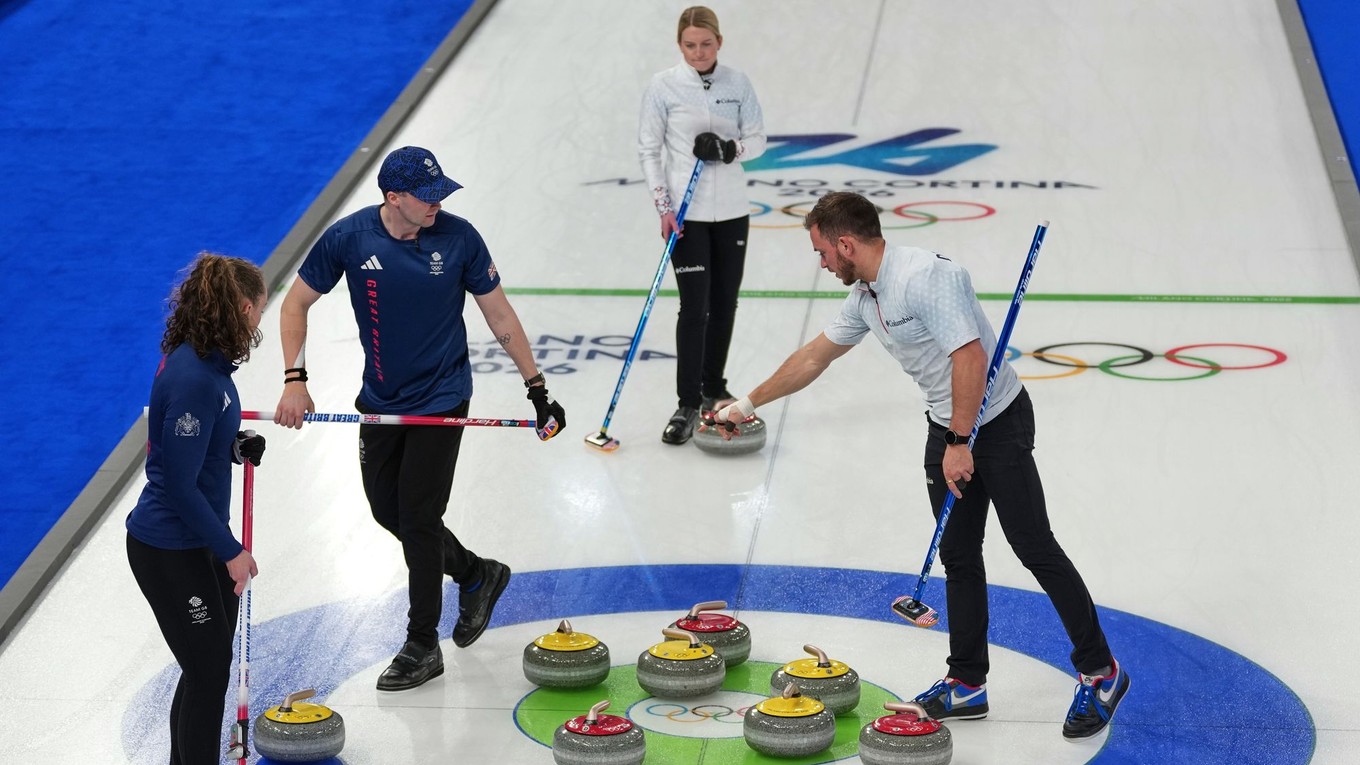 Bruce Mouat a Jennifer Dodds.