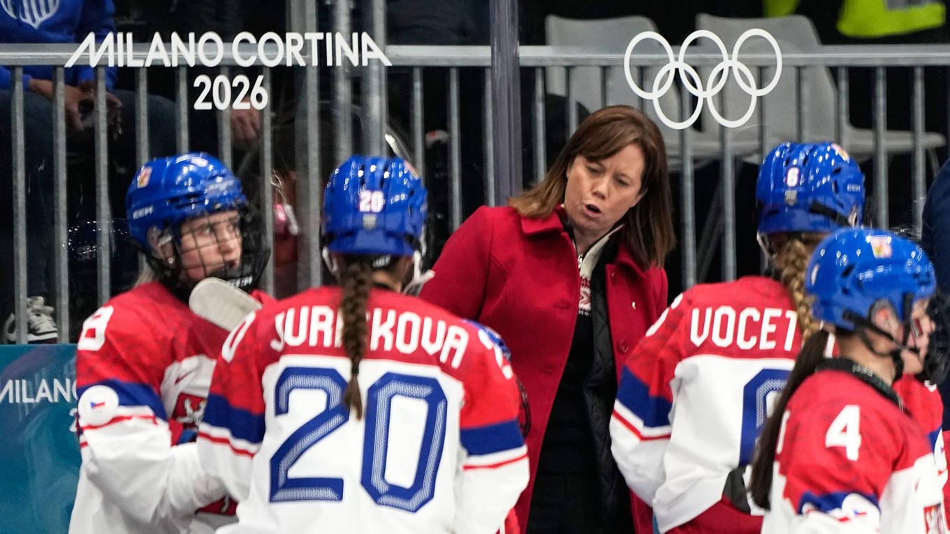 Záber na českú lavičku počas ZOH 2026.