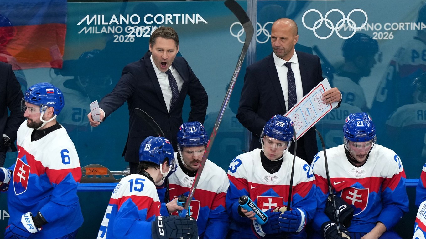 Tréner Vladimír Országh a slovenskí hráči.