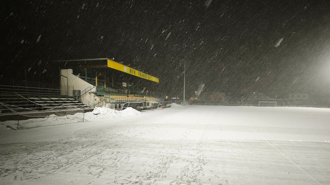 Vranov odohral len jeden polčas, zápas bol pre husté sneženie zrušený.