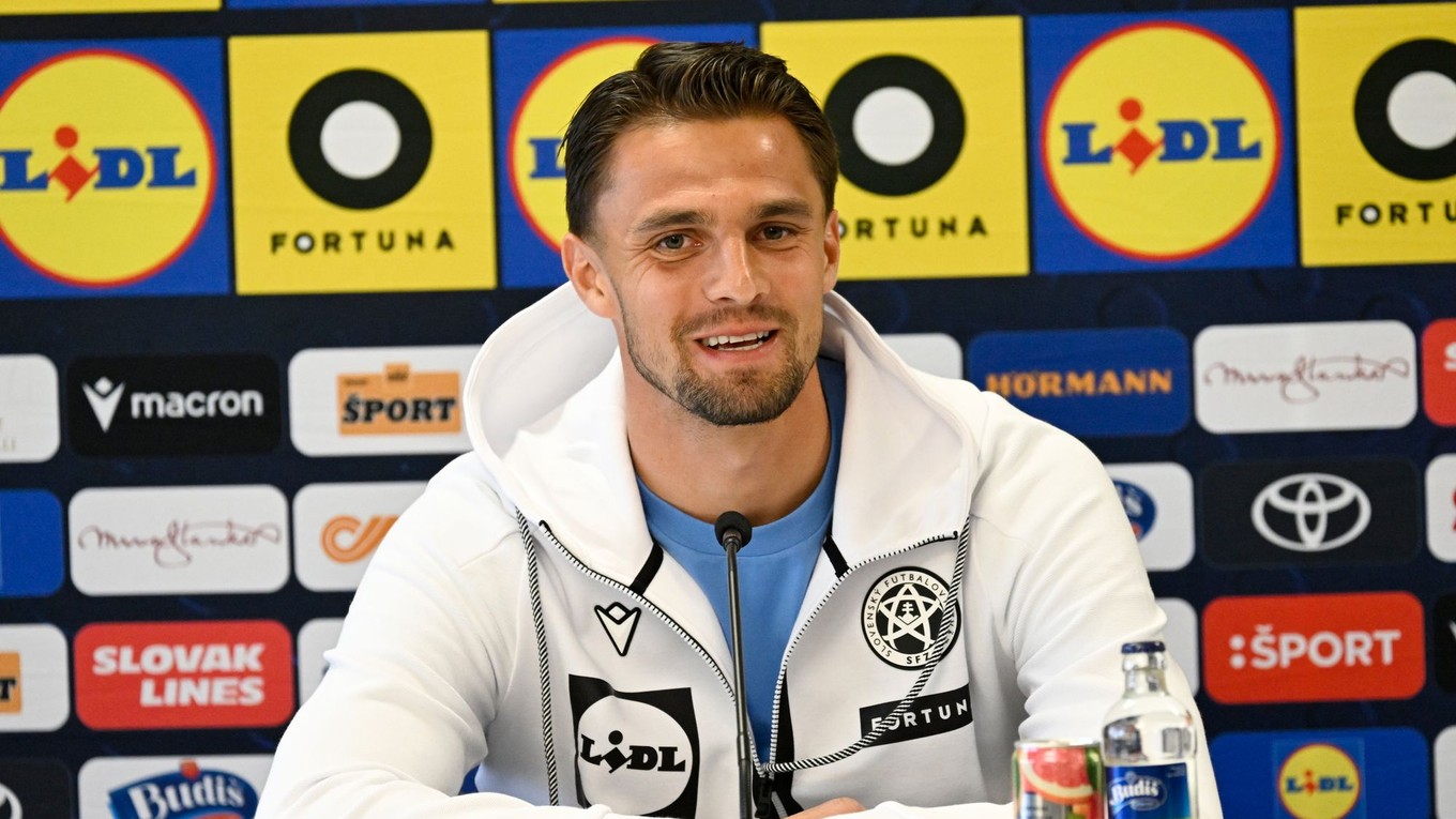 Martin Valjent počas tlačovej konferencie na zraze slovenskej futbalovej reprezentácie