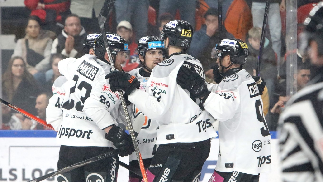 Gólová radosť Košíc v 6. zápase štvrťfinále play off hokejovej Tipsport ligy HC MONACObet Banská Bystrica - HC Košice.