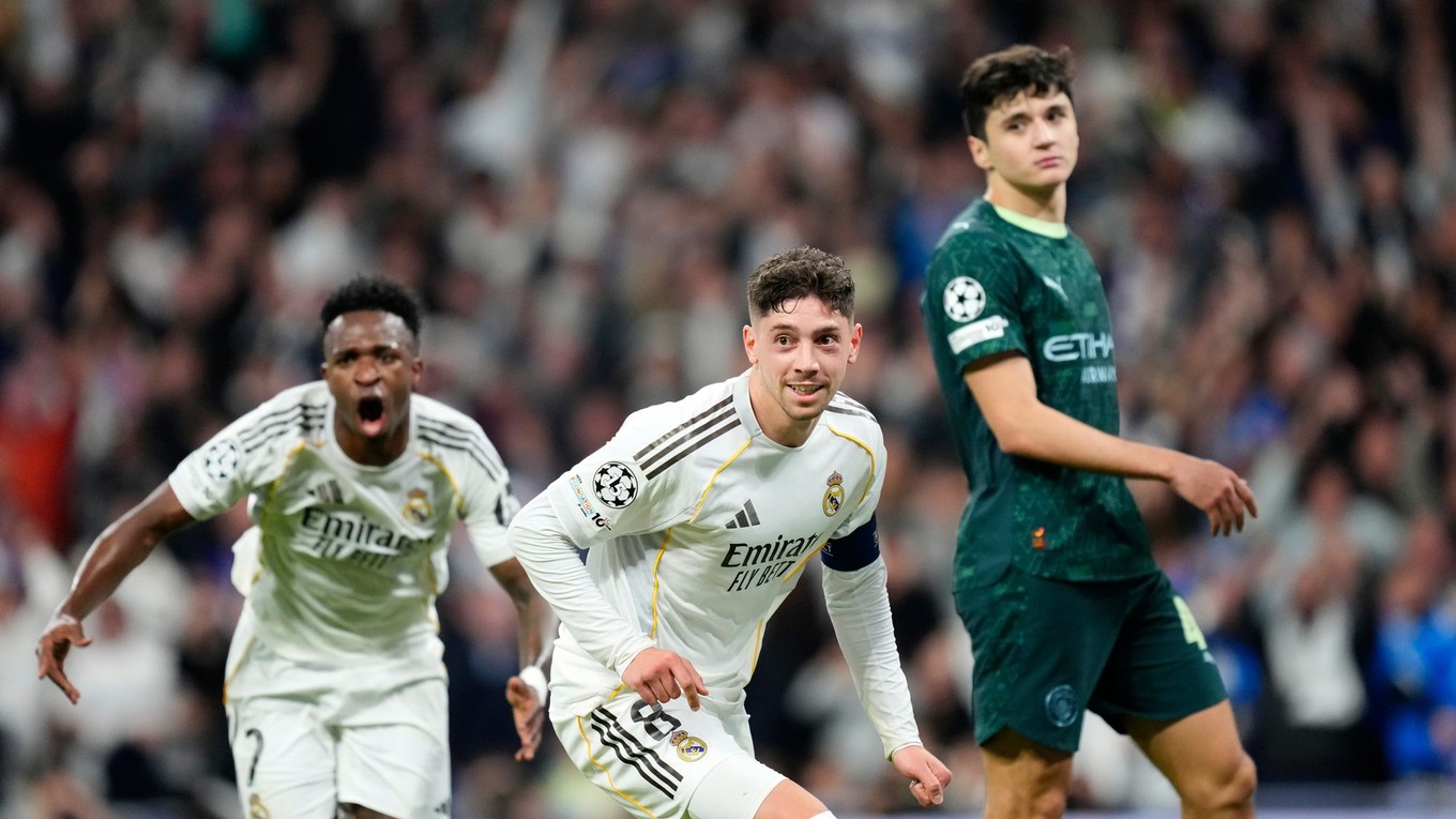Stredopoliar Federico Valverde z Realu Madrid oslavuje po strelení gólu počas prvého zápasu osemfinále proti Manchestru City FC.