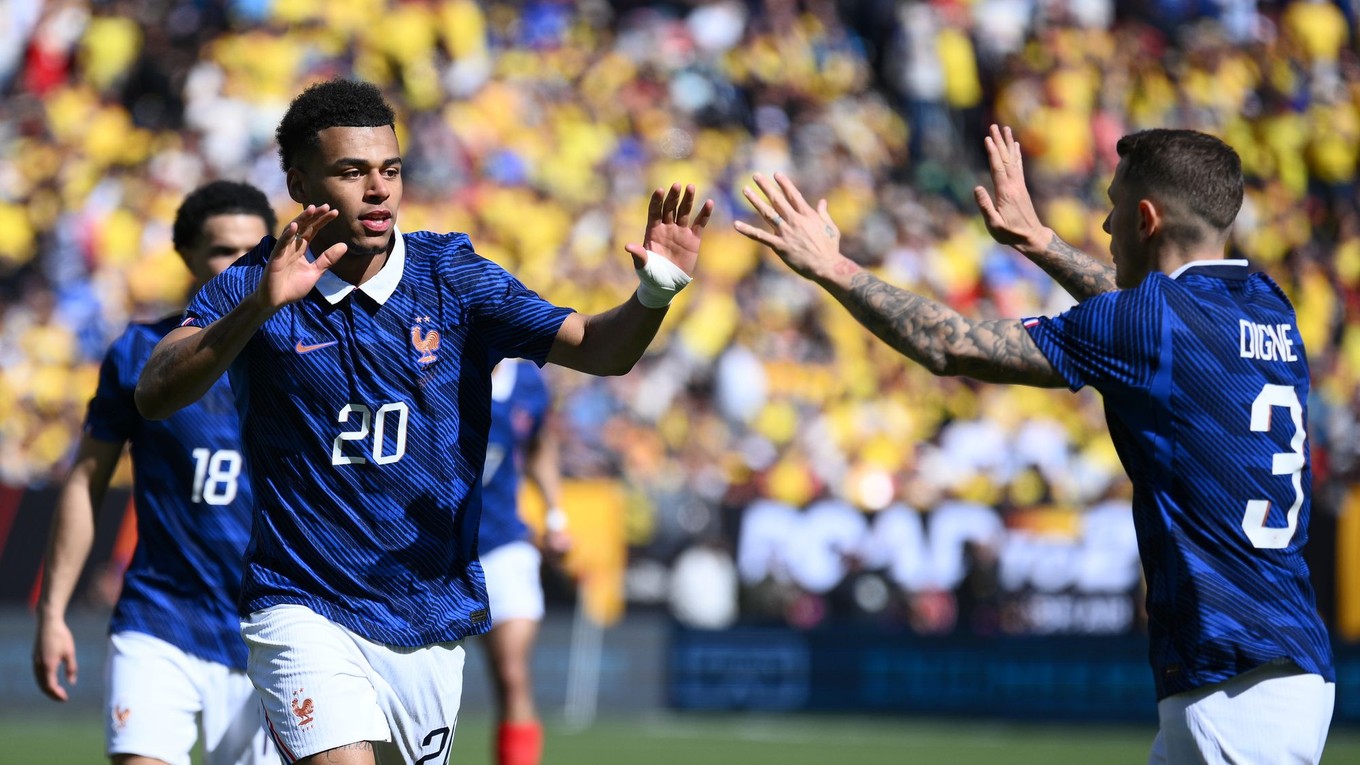 Desire Doue oslavuje gól. 