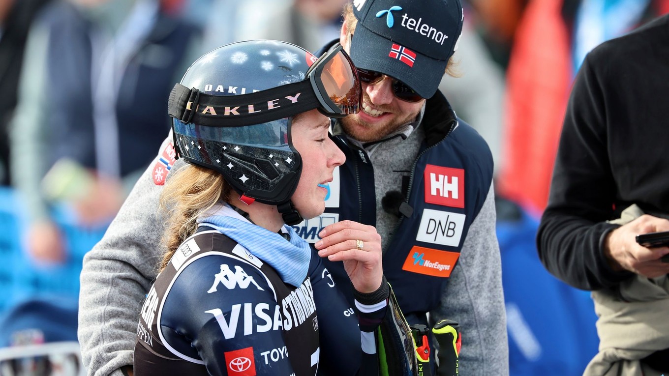 Dojatá Mikaela Shiffrinová so svojím snúbencom Aleksandrom Aamodtom Kildem.
