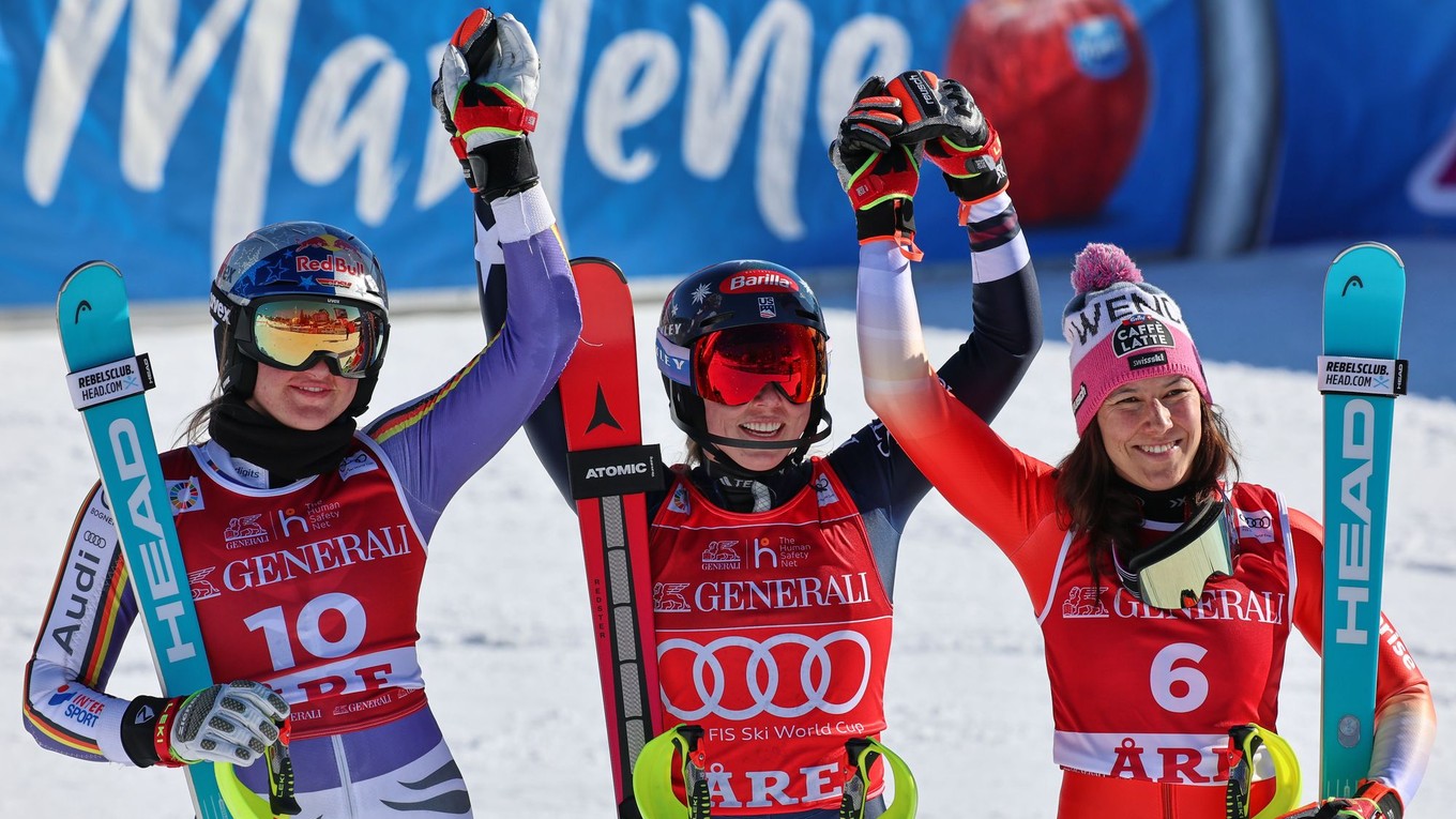Mikaela Shiffrinová vyhrala slalom v Aare 2026 pred Emmou Aicherovou a Wendy Holdenerovou. 