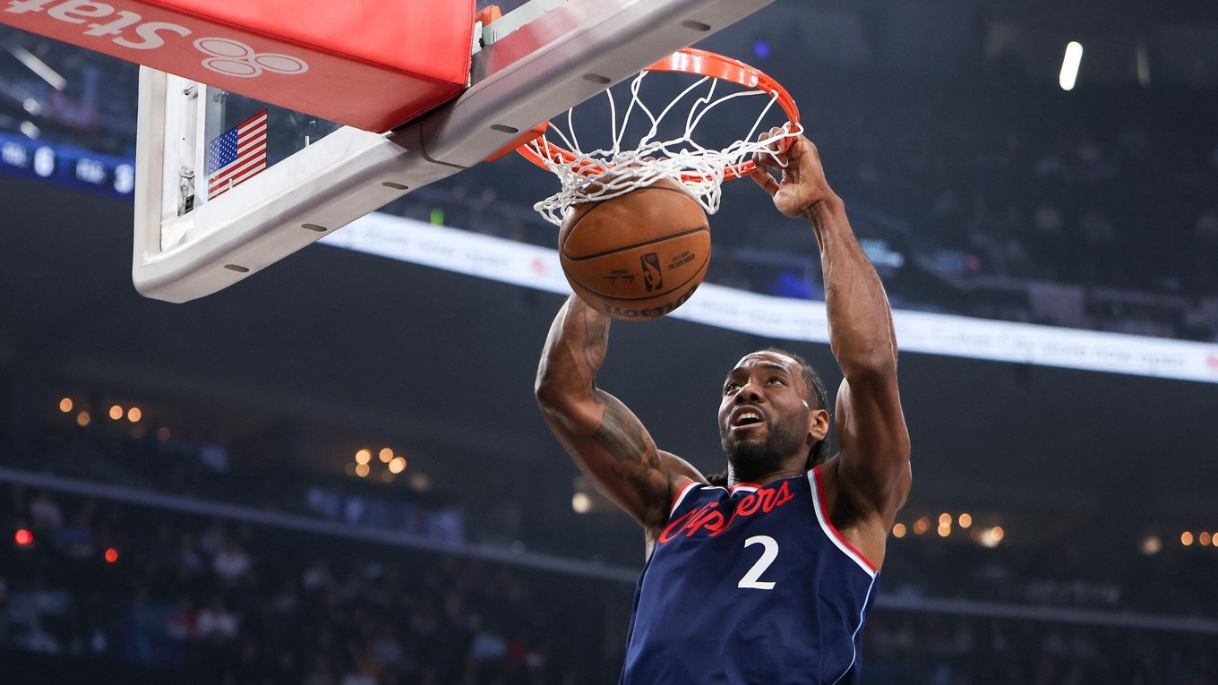 Na snímke hráč Los Angeles Kawhi Leonard v zápase zámorskej NBA LA Clippers - Minnesota.