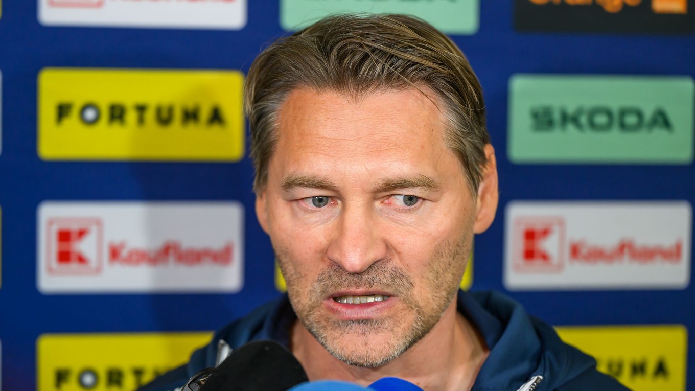 Na snímke tréner hokejovej reprezentácie SR Vladimír Országh.