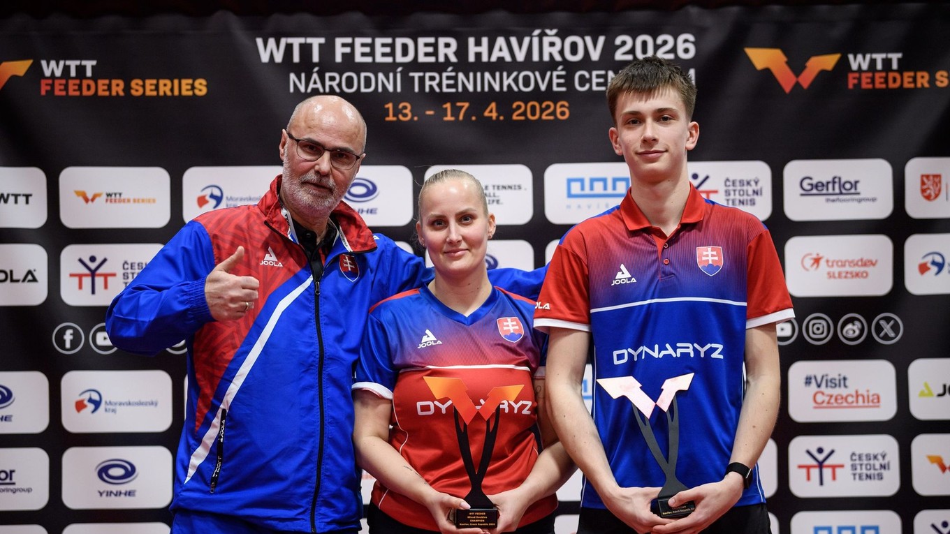 Barbora Váradyová (v strede) a Samuel Arpáš (vpravo) 