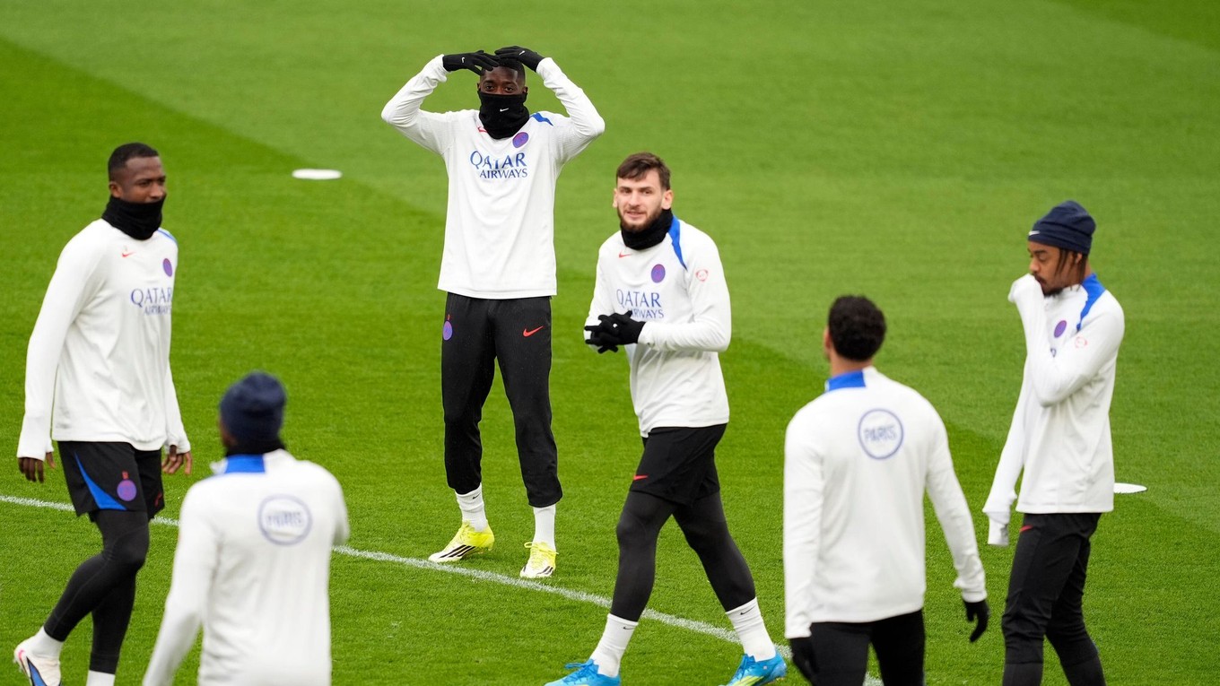 Futbalisti PSG počas tréningu pred odvetou proti Liverpoolu.