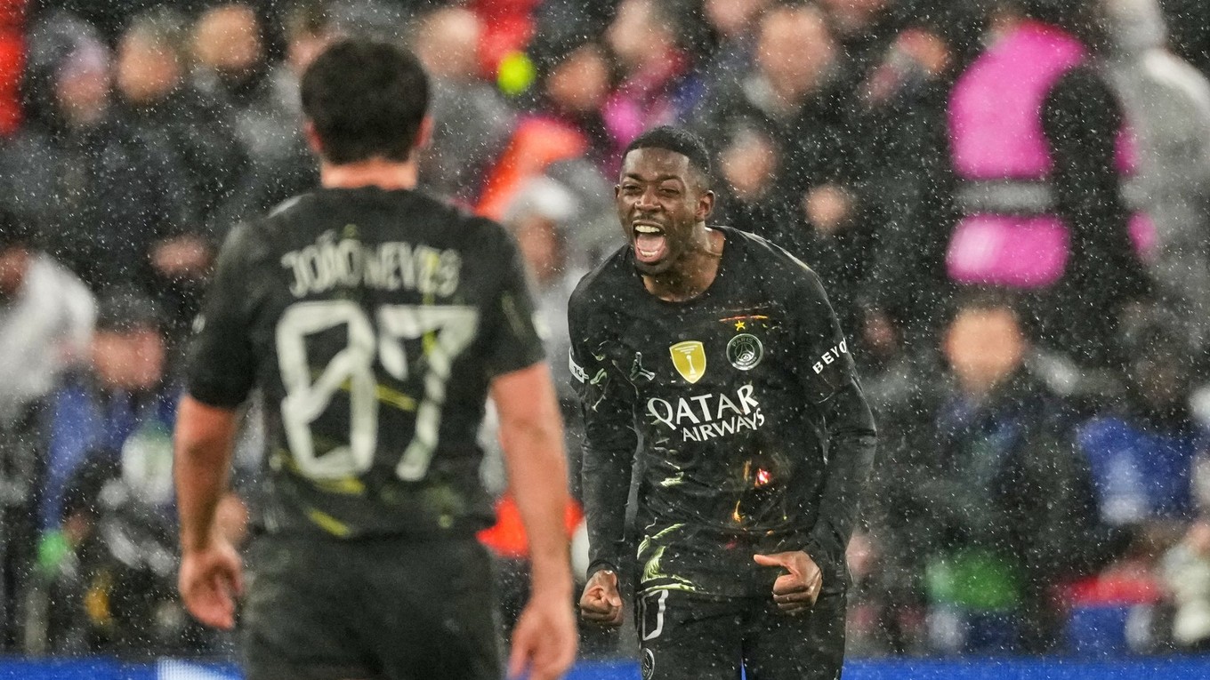 Ousmane Dembelé oslavuje gól. 