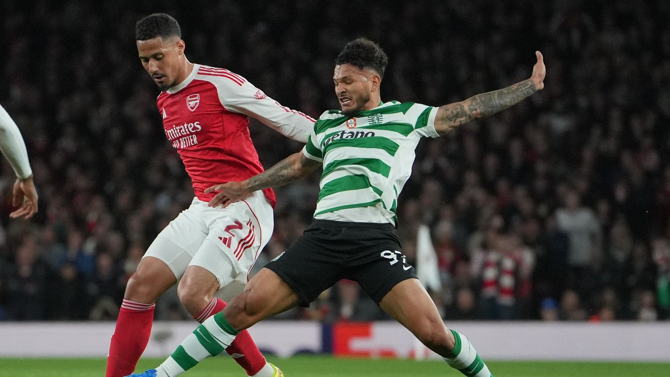 William Saliba a Luis Suarez počas zápasu odvety štvrťfinále Ligy majstrov Arsenal FC - Sporting Lisabon.