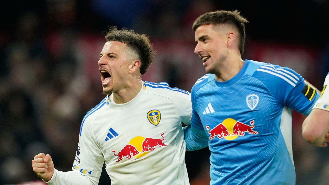 Futbalisti Leedsu United po triumfe na Old Trafford.