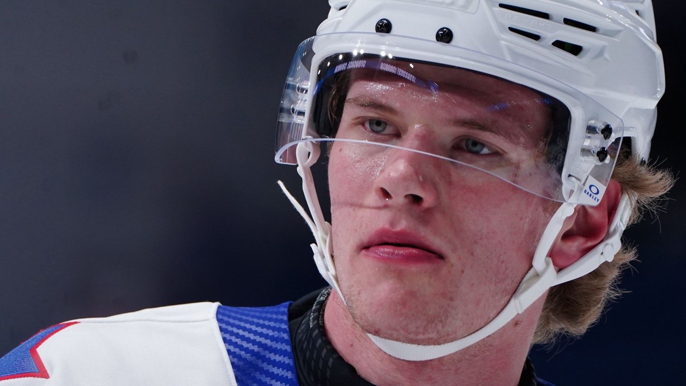 Obranca Maxim Štrbák počas debutu v AHL. 