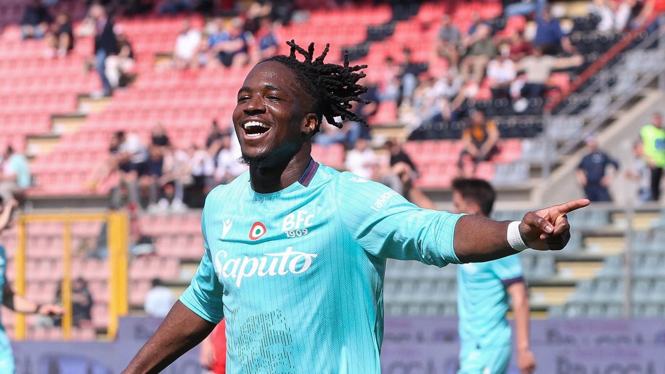 Jonathan Rowe oslavuje gól. 