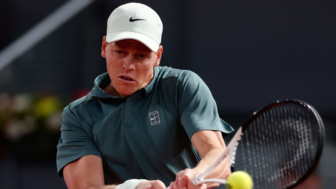 Taliansky tenista Jannik Sinner počas štvrťfinále na turnaji ATP Madrid 2026.