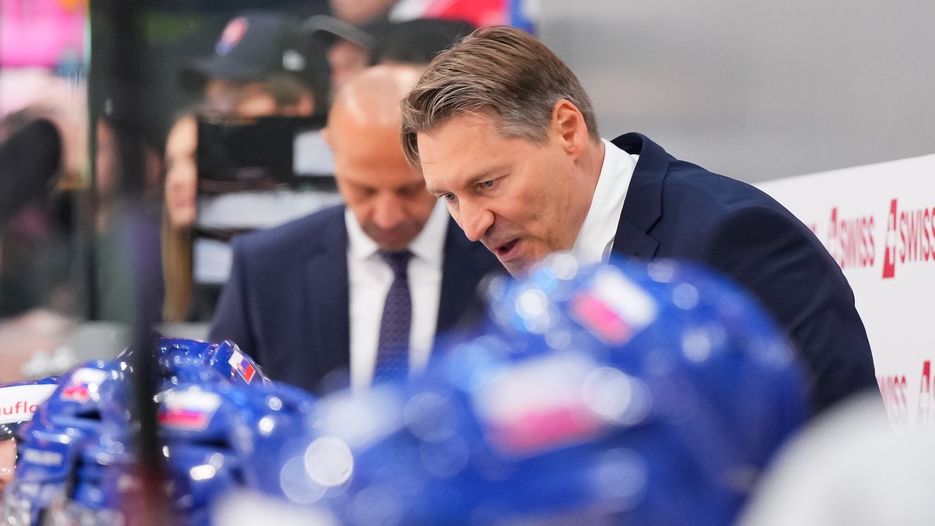 Tréner Slovenska Vladimír Országh počas MS v hokeji 2026.