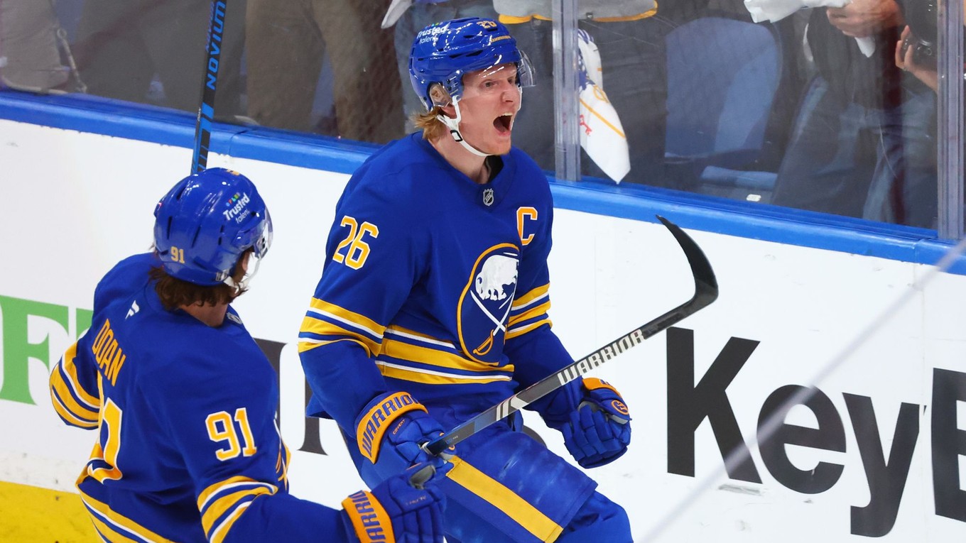 Obranca Rasmus Dahlin (26) v drese Buffala Sabres.