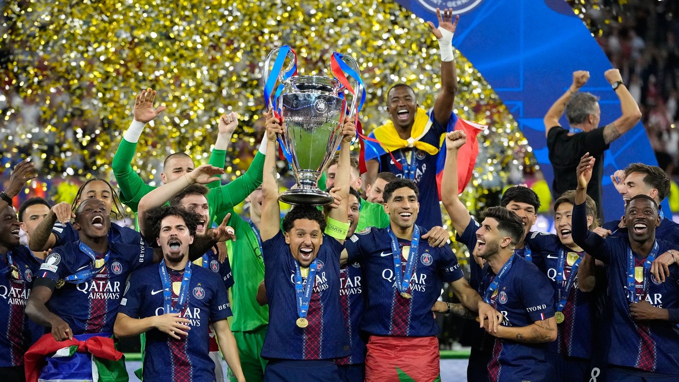 Futbalisti PSG oslavujú titul v Lige majstrov v sezóne 2025/2026.