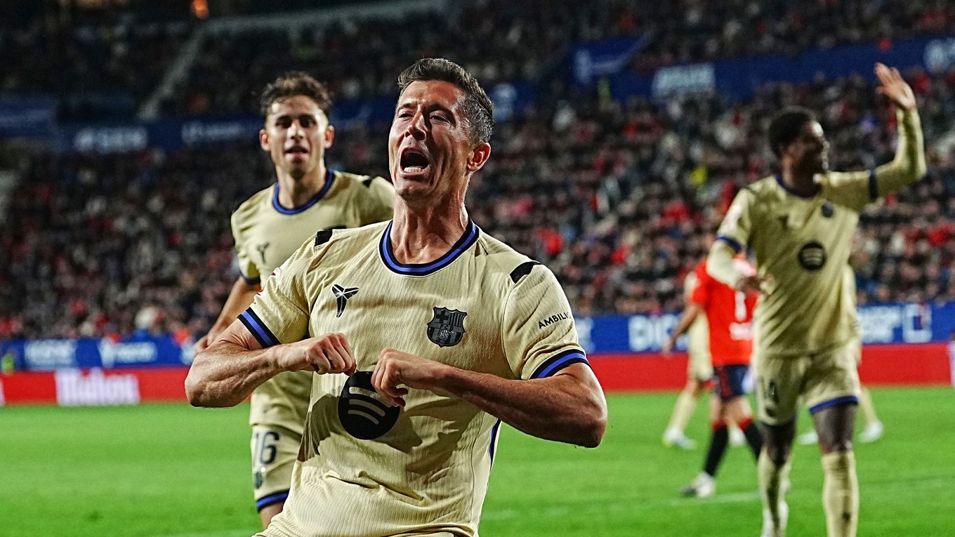 Robert Lewandowski oslavuje gól.