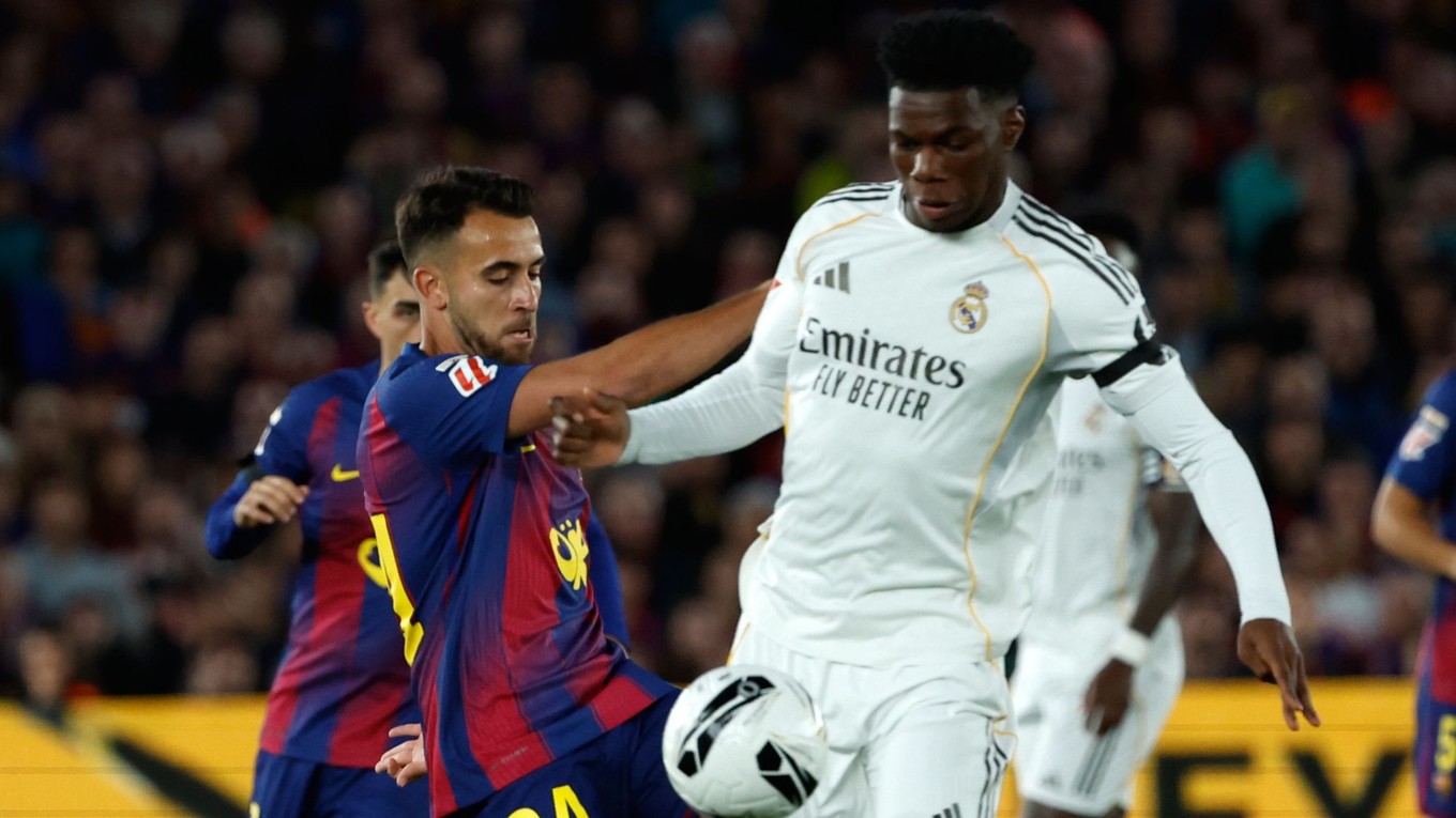 Momentka zo zápasu Barcelona - Real Madrid.