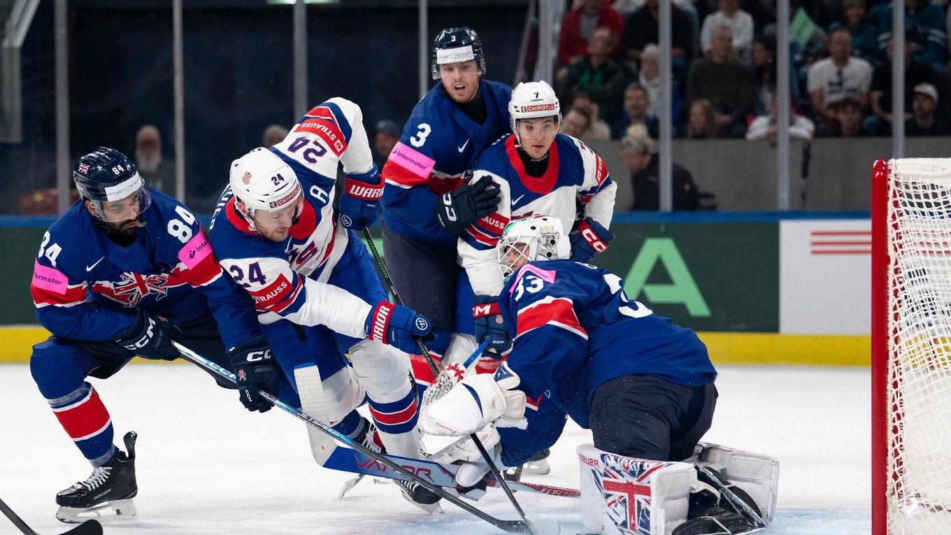 Fotka zo zápasu Veľká Británia - USA na MS v hokeji 2026.