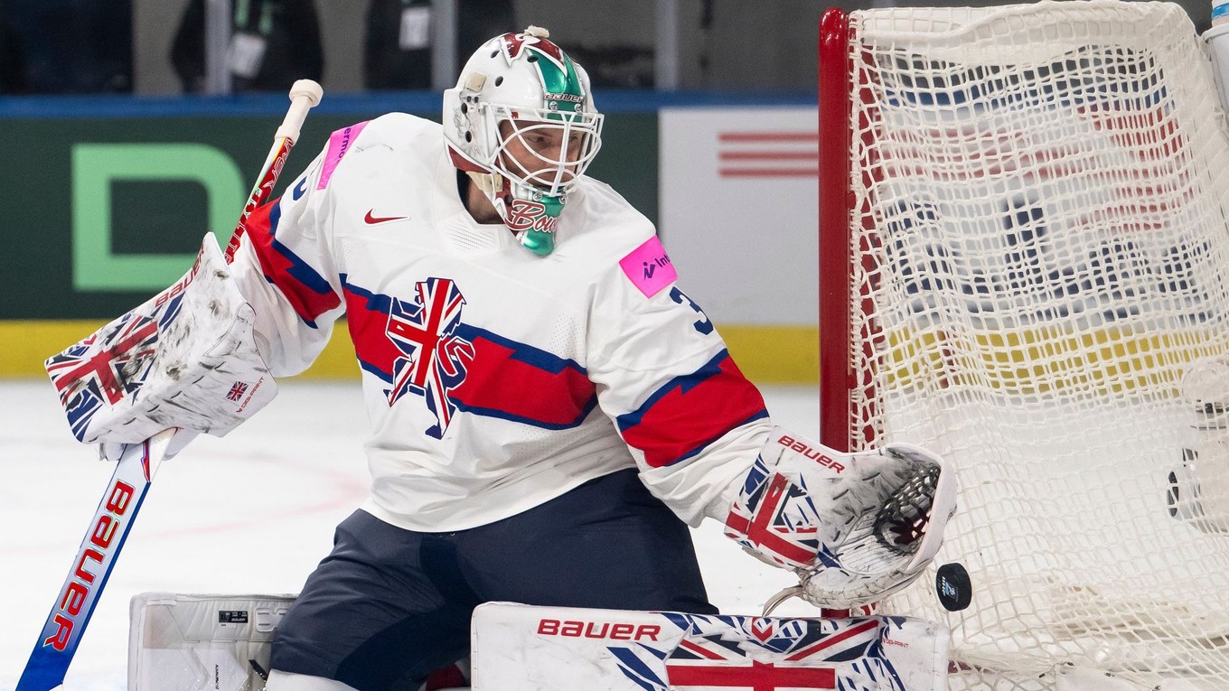 Brankár Veľkej Británie Ben Bowns v zápase s Nemeckom na MS v hokeji 2026.