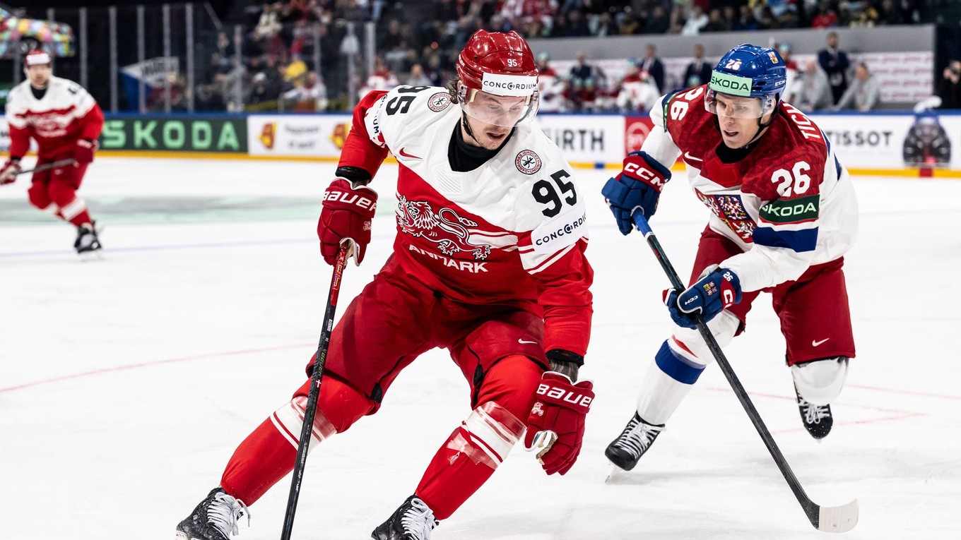 Dánsky útočník Nick Olesen v zápase proti Česko na MS v hokeji 2026.