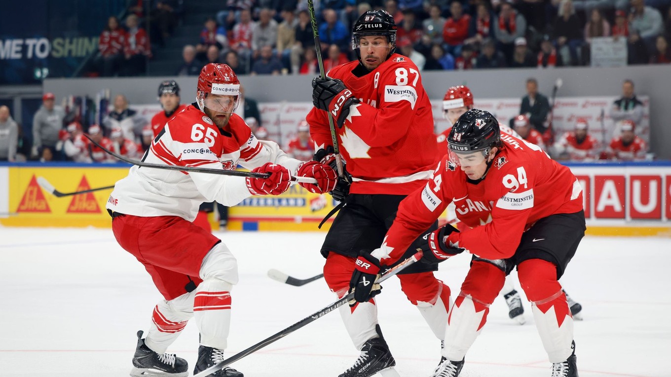 Fotka zo zápasu Kanada - Dánsko na MS v hokeji 2026.
