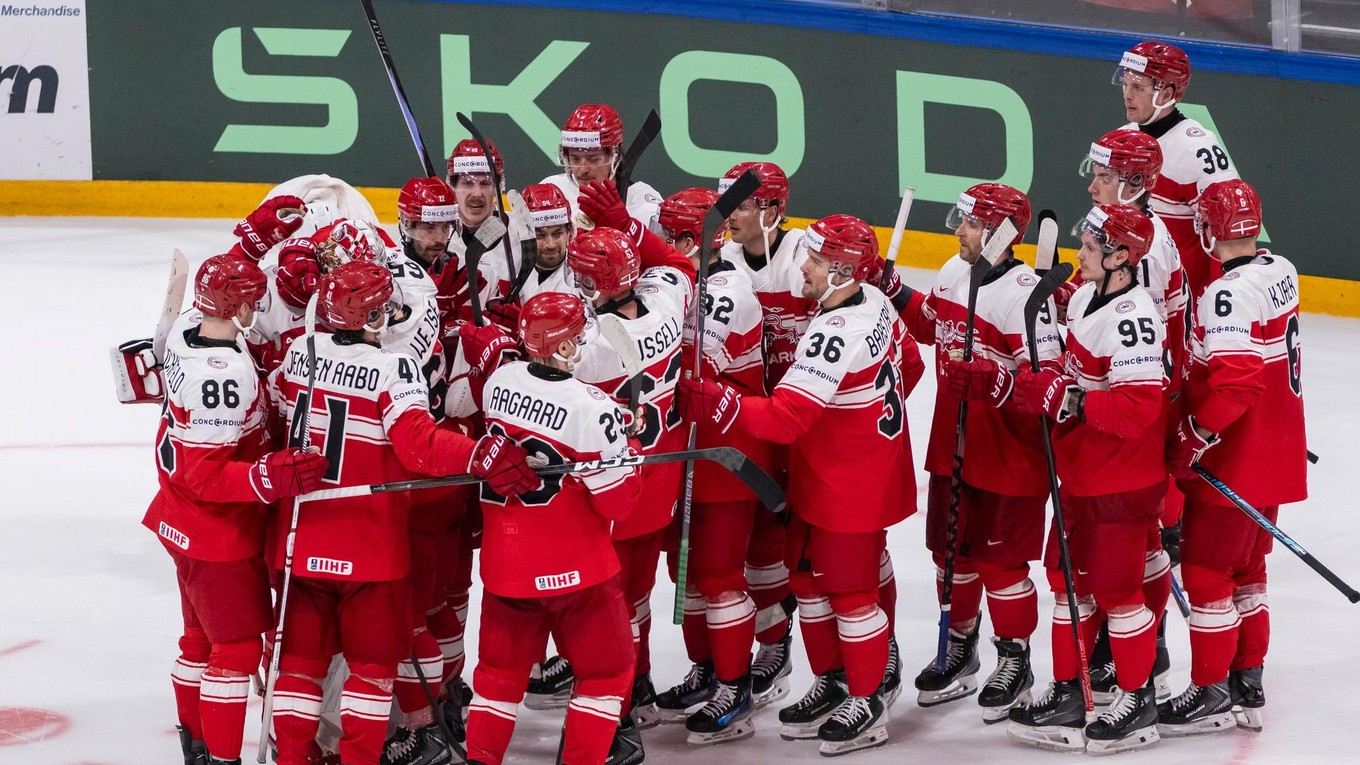 Dánsko oslavuje víťazstvo s Talianskom na MS v hokeji 2026.