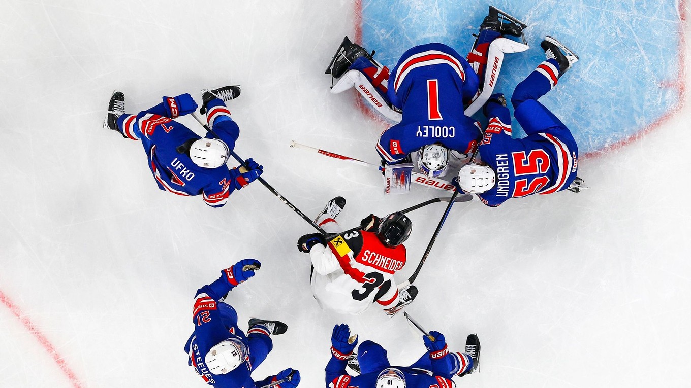 Fotka zo zápasu USA - Rakúsko na MS v hokeji 2026.