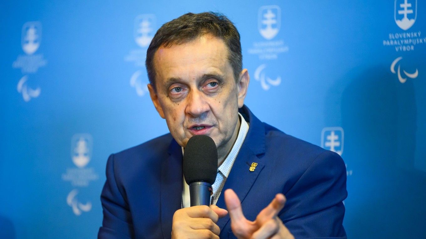 Predseda Slovenského paralympijského výboru Ján Riapoš počas tlačovej konferencie.